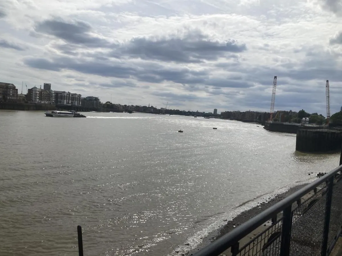 Limehouse Upon Thames Room In Great Location Londen